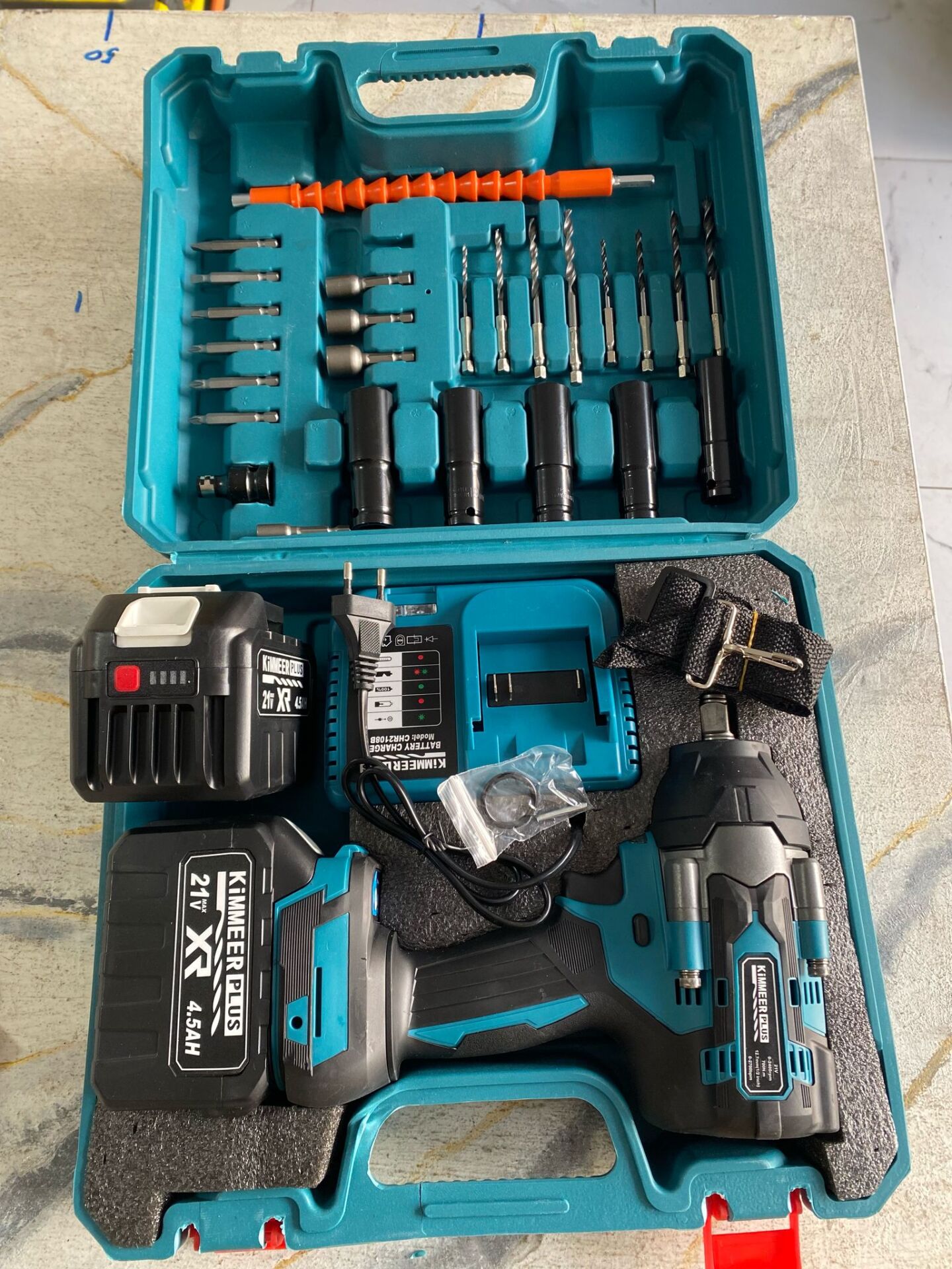 15 PİLLİ 2 BATARYALI AKSESUARLI BUYUK TORK